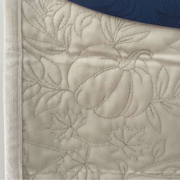 Tommy Bahama Table Runner Fall Pumpkin - Picture 5 of 6